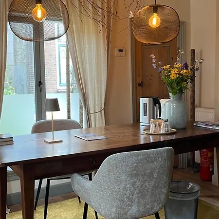 Panzió De Hiernaast