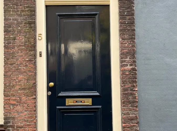 Bed & Breakfast De Hiernaast 3*