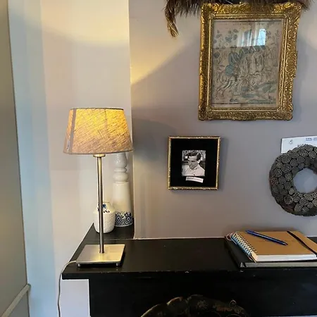 De Hiernaast Bed & Breakfast 3*