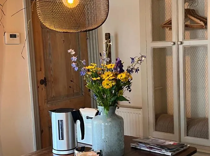 De Hiernaast Couette-café 3*